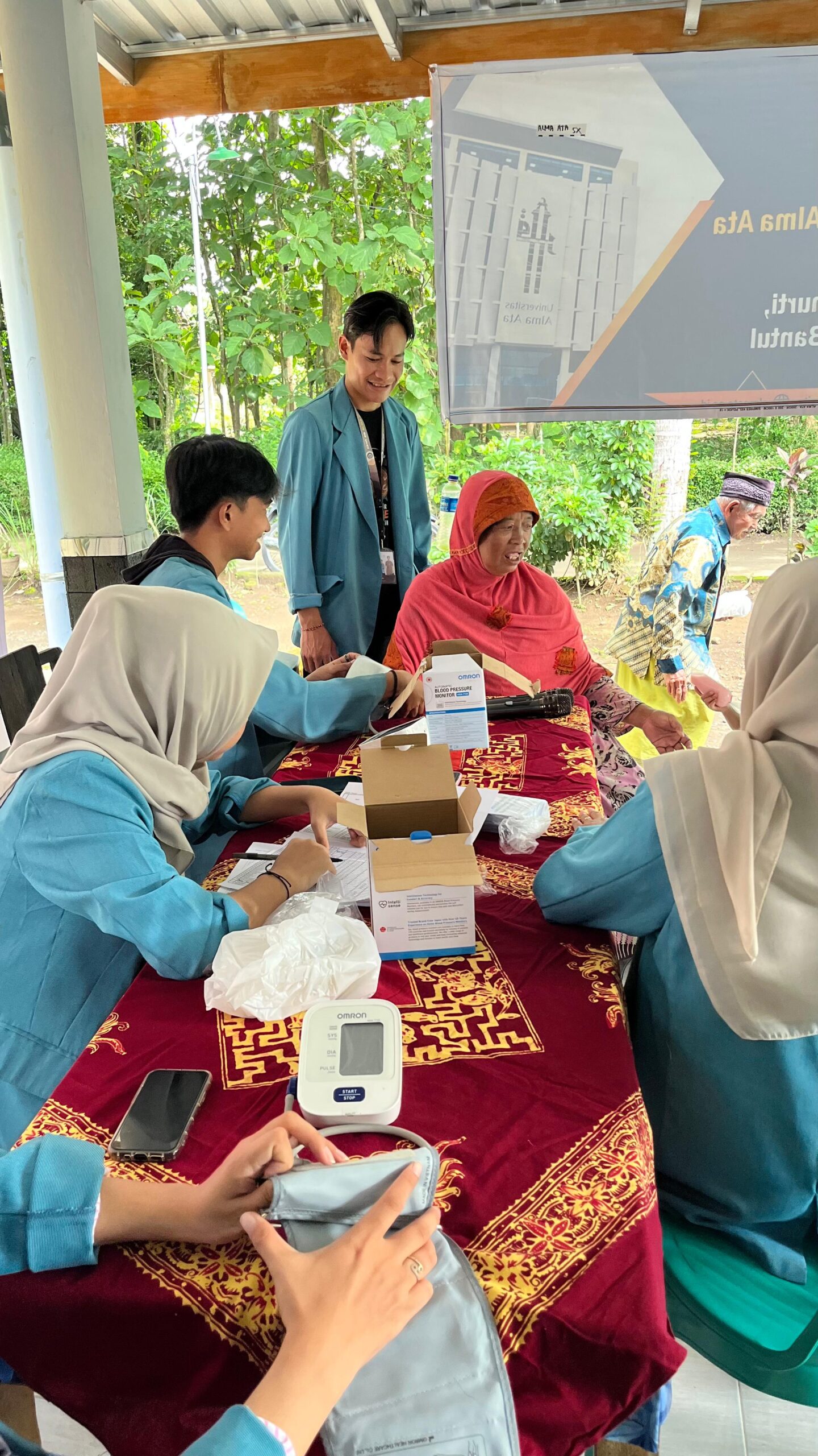 Cegah Stunting Melalui Posyandu Rutin Mahasiswa Kelompok 28 KKN-T Universitas Alma Ata Yogyakarta Bantu Kegiatan Posyandu di Pedukuhan Celan